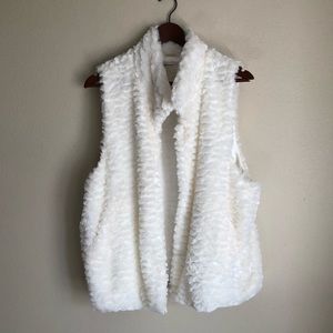 Croft and Barrow Women’s Faux Fur Vest